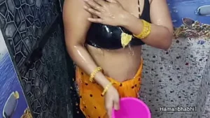 Bacchi Sex – Telugu Telugu Bhabhi Bathing And Removing